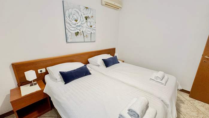 Two-bedroom apartment with shared outdoor pool and balcony, 7