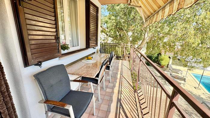 Apartment with a view to a shared outdoor pool with two bedrooms, 14