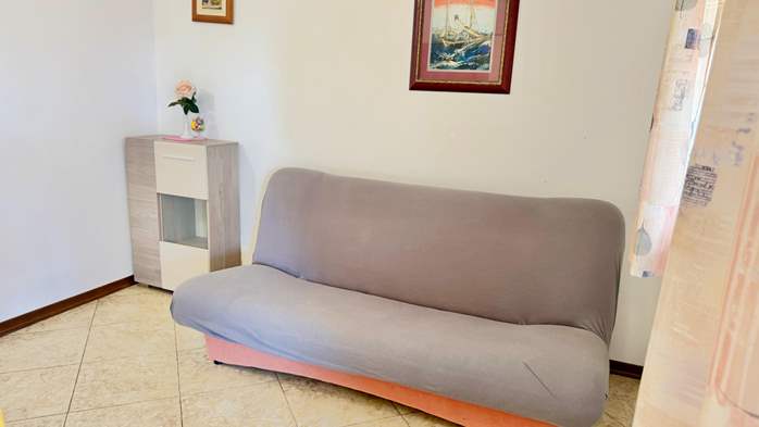 Apartment with a view to a shared outdoor pool with two bedrooms, 4