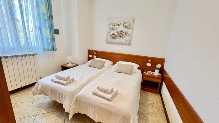 Apartment with a view to a shared outdoor pool with two bedrooms, 7