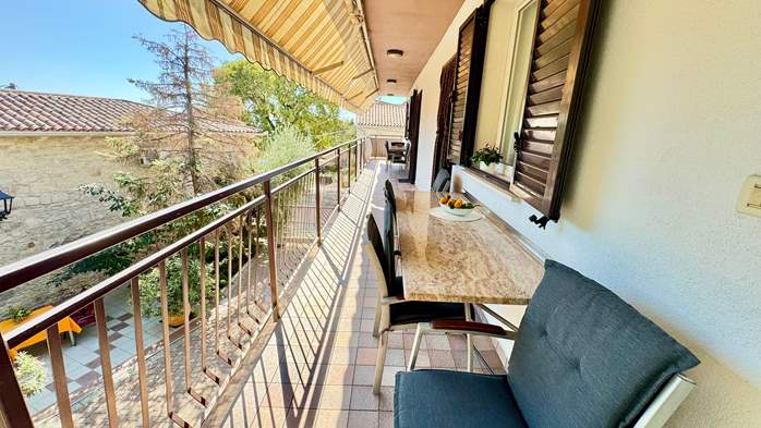 Apartment with a view to a shared outdoor pool with two bedrooms, 15