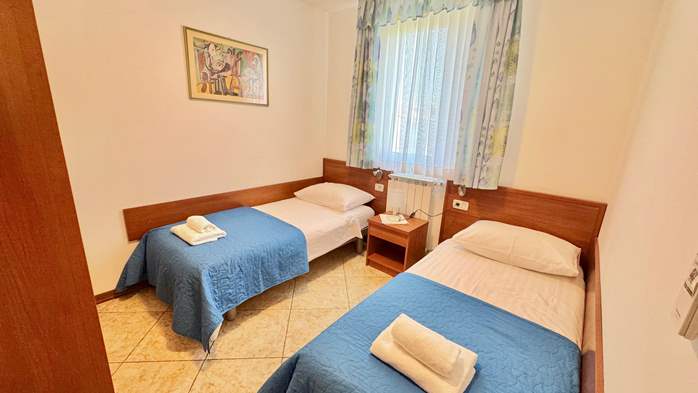 Apartment with a view to a shared outdoor pool with two bedrooms, 12