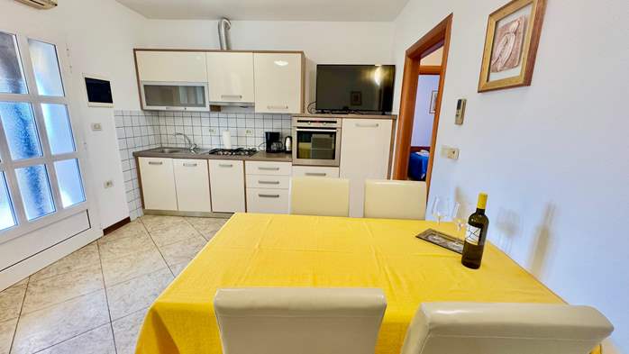 Apartment with a view to a shared outdoor pool with two bedrooms, 2