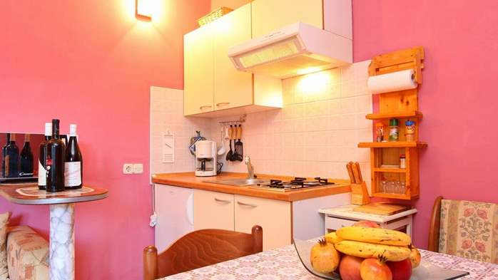 Vivid ground floor apartment for 4 in Medulin, with WiFi and AC, 1