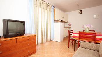 Apartment for 2-4 persons on the 1st floor, balcony with sea view, 2