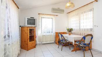 Apartment for 5 persons with two bedrooms and a shared pool, 5