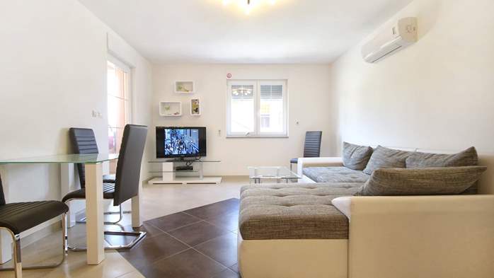 Captivating air conditioned apartment with WiFi and balcony, 1