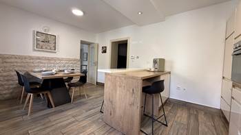 Deluxe apartment in Pula, with free WiFi, SAT-TV, air condition, 4