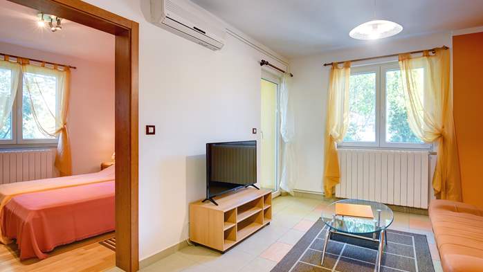 Apartman Orion s dvije spavaće sobe žarkih boja i privatna terasa, 6