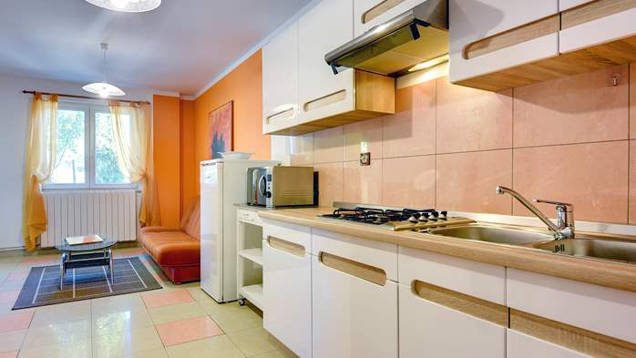 Apartman Orion s dvije spavaće sobe žarkih boja i privatna terasa, 3