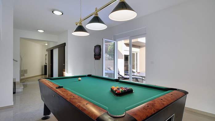 Moderne Villa mit privatem Pool und Sommerküche mit TV, 24