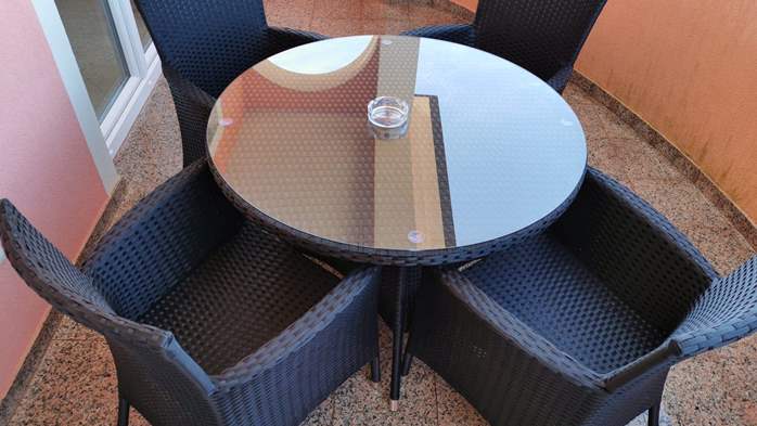 FeWo mit 2 Schlafzimmern,in einem schönen Dorf, WLAN,4-5 Personen, 10