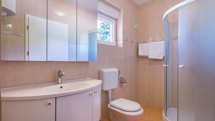 FeWo mit 2 Schlafzimmern,in einem schönen Dorf, WLAN,4-5 Personen, 9