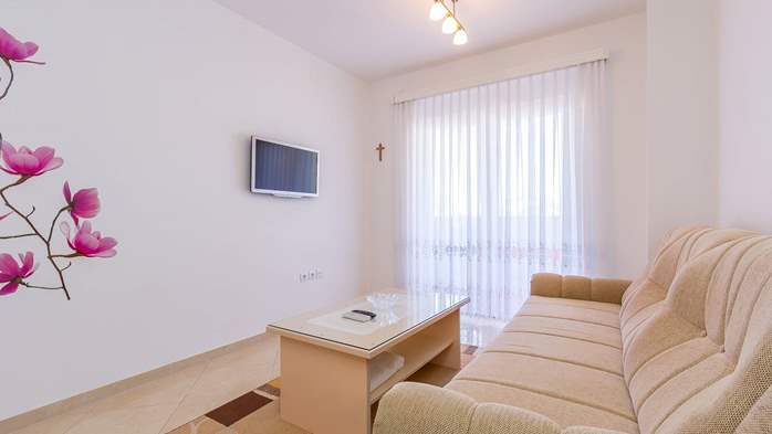 Klimatisierte,schöne Ferienwohnung mit Parkplatz für 2-4 Personen, 1