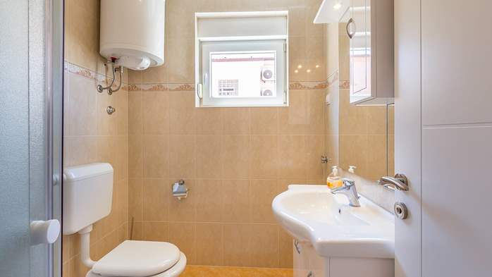 Klimatisierte,schöne Ferienwohnung mit Parkplatz für 2-4 Personen, 6