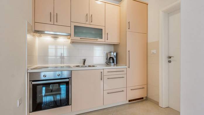 Klimatisierte,schöne Ferienwohnung mit Parkplatz für 2-4 Personen, 3