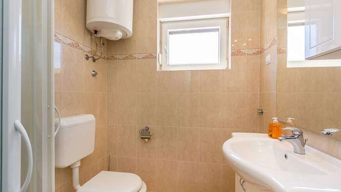 Hübsche Unterkunft in FeWo für 2-4 Personen, mit einem SZ, 6