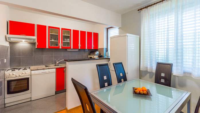 Family villa in Pula, with pool, parking, 3 bedrooms, 16