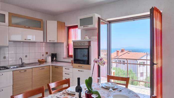 Comfortable apartment for 6 people with sea view balcony, WiFi, 4