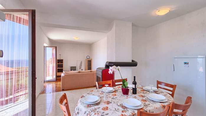 Comfortable apartment for 6 people with sea view balcony, WiFi, 5