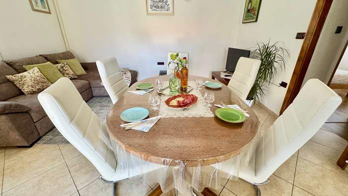 Rustikalno uređen, komforan apartman sa zatvorenom terasom, vrt, 4