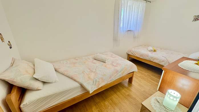 Rustikalno uređen, komforan apartman sa zatvorenom terasom, vrt, 13