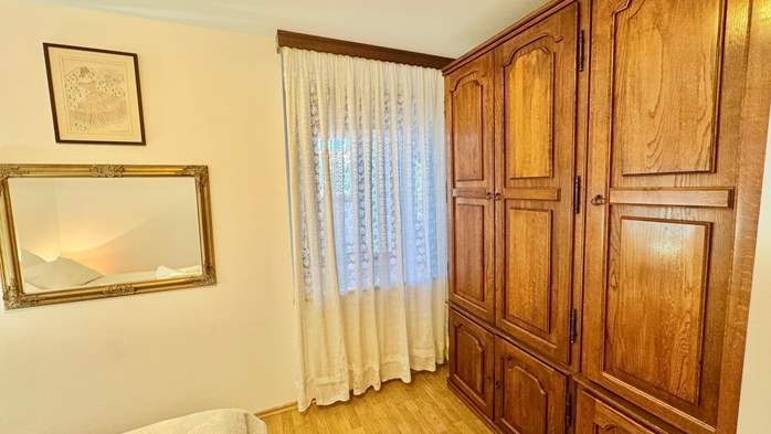 Rustikalno uređen, komforan apartman sa zatvorenom terasom, vrt, 11