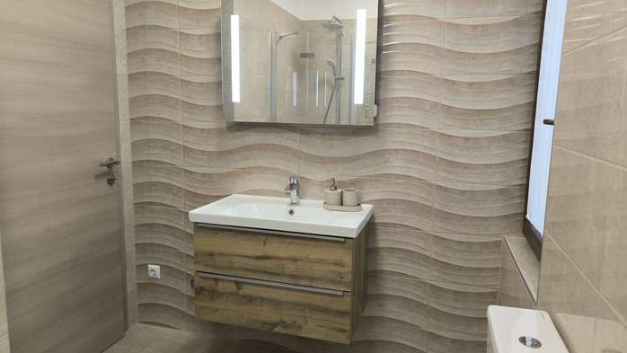 Beautiful, modern apartment in a quiet location for 7 persons, 12