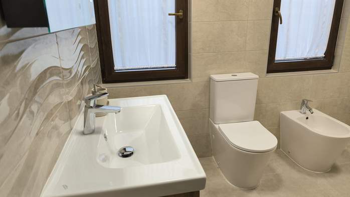 Beautiful, modern apartment in a quiet location for 7 persons, 11