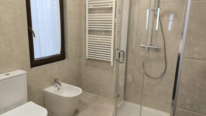 Beautiful, modern apartment in a quiet location for 7 persons, 10