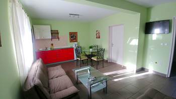 Family apartment with terrace and outdoor pool for 6 persons, 1