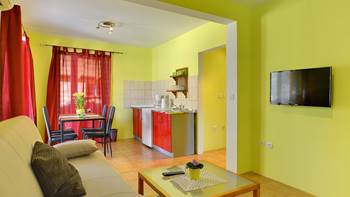 Apartment of cheerful colors, modern design, pool, terrace, WiFi, 4