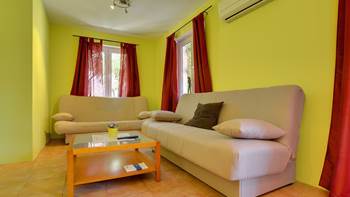 Apartment of cheerful colors, modern design, pool, terrace, WiFi, 7
