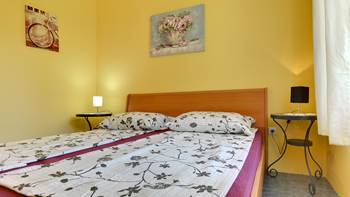 Modernly furnished apartment for 4 persons, WiFi, pool, garden, 6