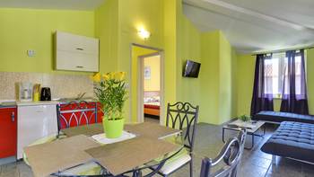 Modernly furnished apartment for 4 persons, WiFi, pool, garden, 4