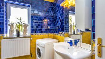 Comfortable open concept apartment with 2 bedrooms, swimming pool, 17