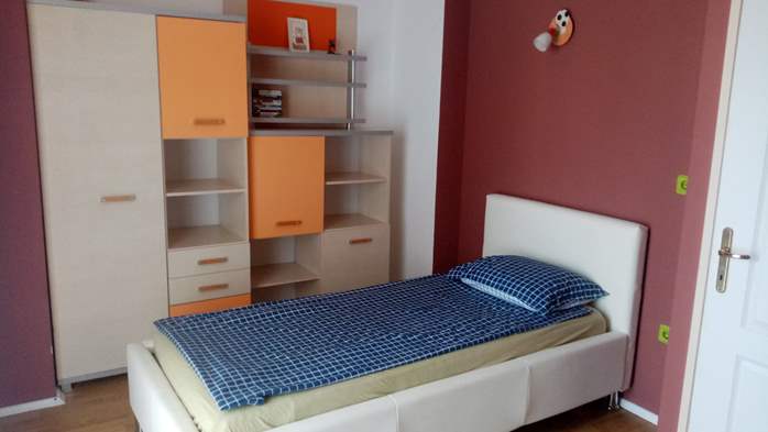 Comfortable open concept apartment with 2 bedrooms, swimming pool, 9