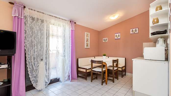 One-bedroom apartment for 4 persons with outdoor pool and garden, 3