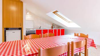 Bright and spacious apartment for 7 persons in the attic, garden, 3