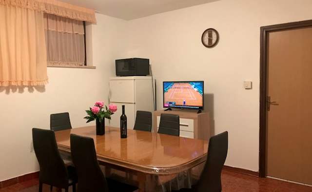 Apartment in Banjole with shared outdoor pool and free WiFi, 4