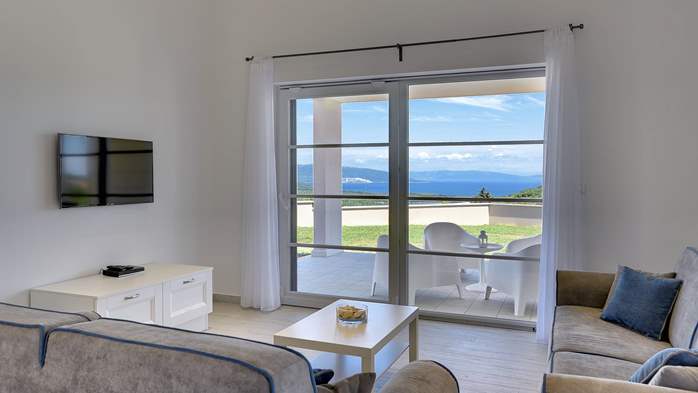 Stunning modern villa, private pool, WiFi, sea view, 26