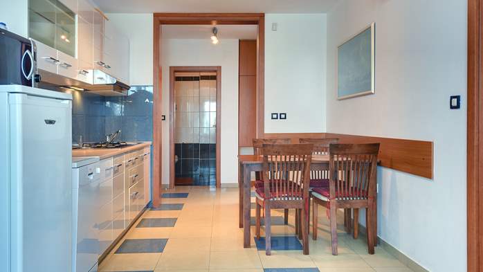 Nice apartment for 4 persons with terrace, gym and playground, 6