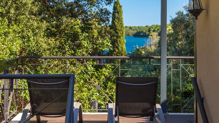 Villa in Pula, only 40m from the beach, for 6-7 persons, 25