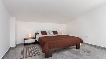Apartment in Pula, near the sea, bedroom, balcony, WiFi, 8