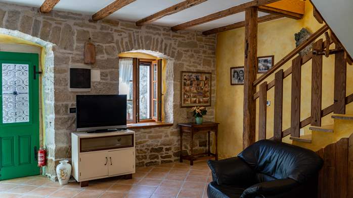 Rustic villa with two bedrooms, private pool, WiFi, BBQ, 17