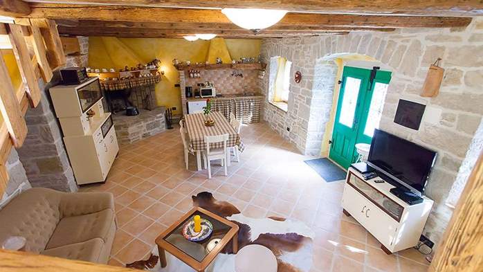 Rustic villa with two bedrooms, private pool, WiFi, BBQ, 33