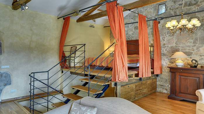 Rustic villa with pool within the borders of the Učka Nature Park, 32