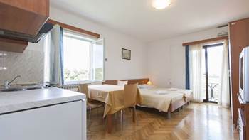 Apartment with single room and balcony for 3 persons, 3