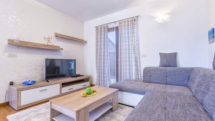 Modernly decorated and air conditioned apartment with 2 bedrooms, 2