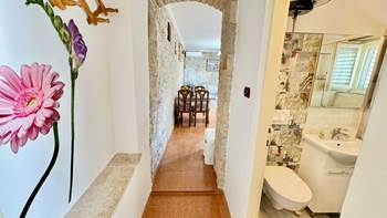 Ferienwohnung für 3 Personen mit Steindetails, Pool, Spielplatz, 9